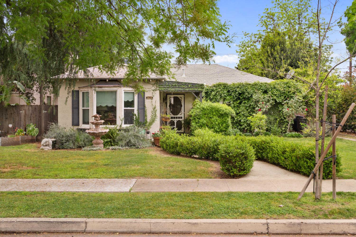 1925 N Arthur Ave, Fresno, CA 93705