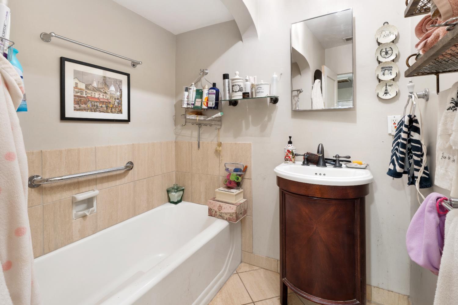 1925 N Arthur Ave, Fresno, CA 93705