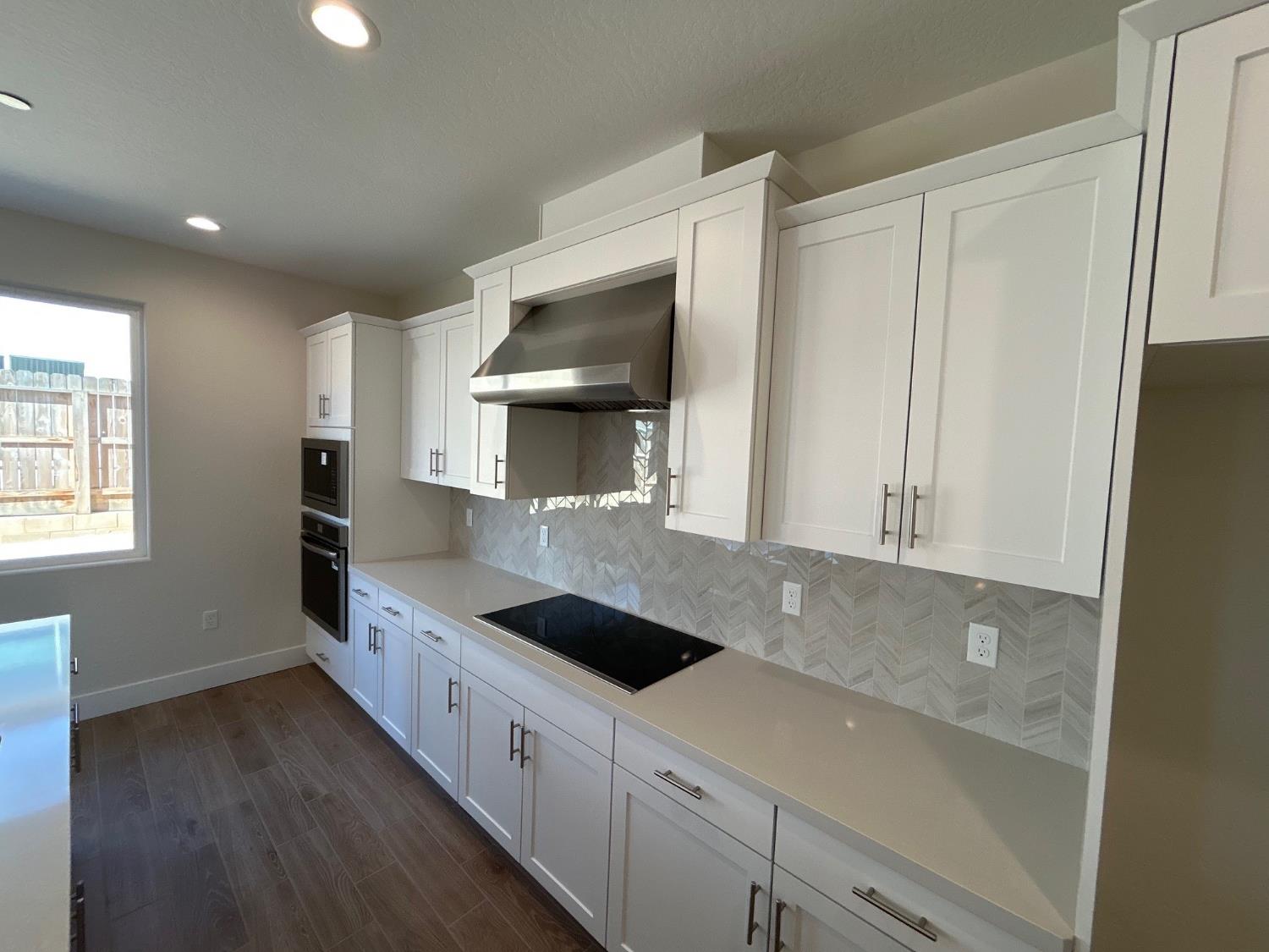 2822 E Corteza Dr, Fresno, CA 93730