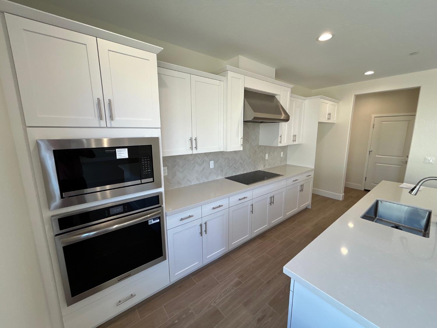 2822 E Corteza Dr, Fresno, CA 93730