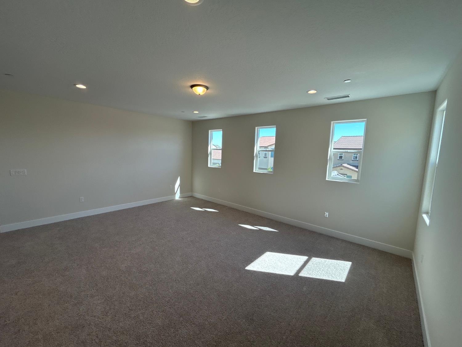 2822 E Corteza Dr, Fresno, CA 93730