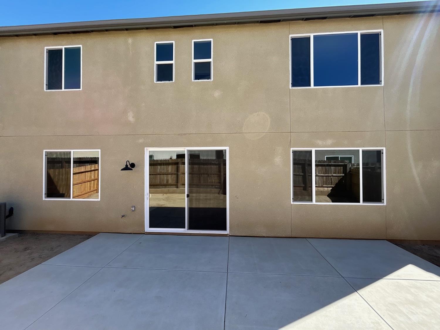 2822 E Corteza Dr, Fresno, CA 93730