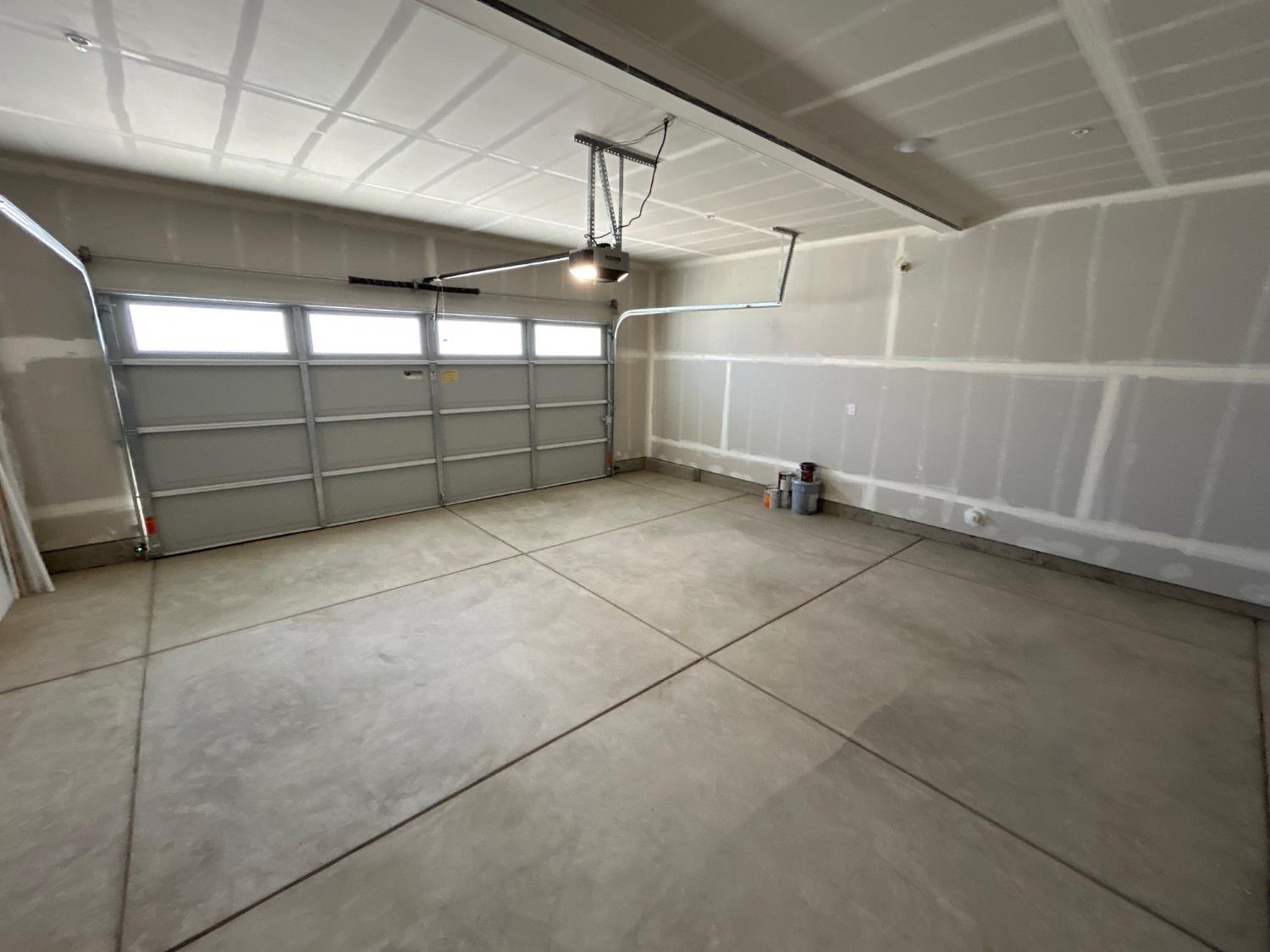 2822 E Corteza Dr, Fresno, CA 93730