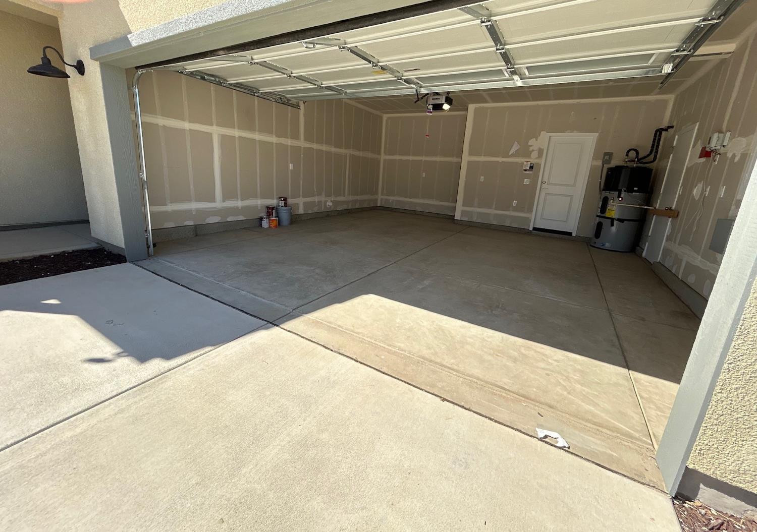 2822 E Corteza Dr, Fresno, CA 93730