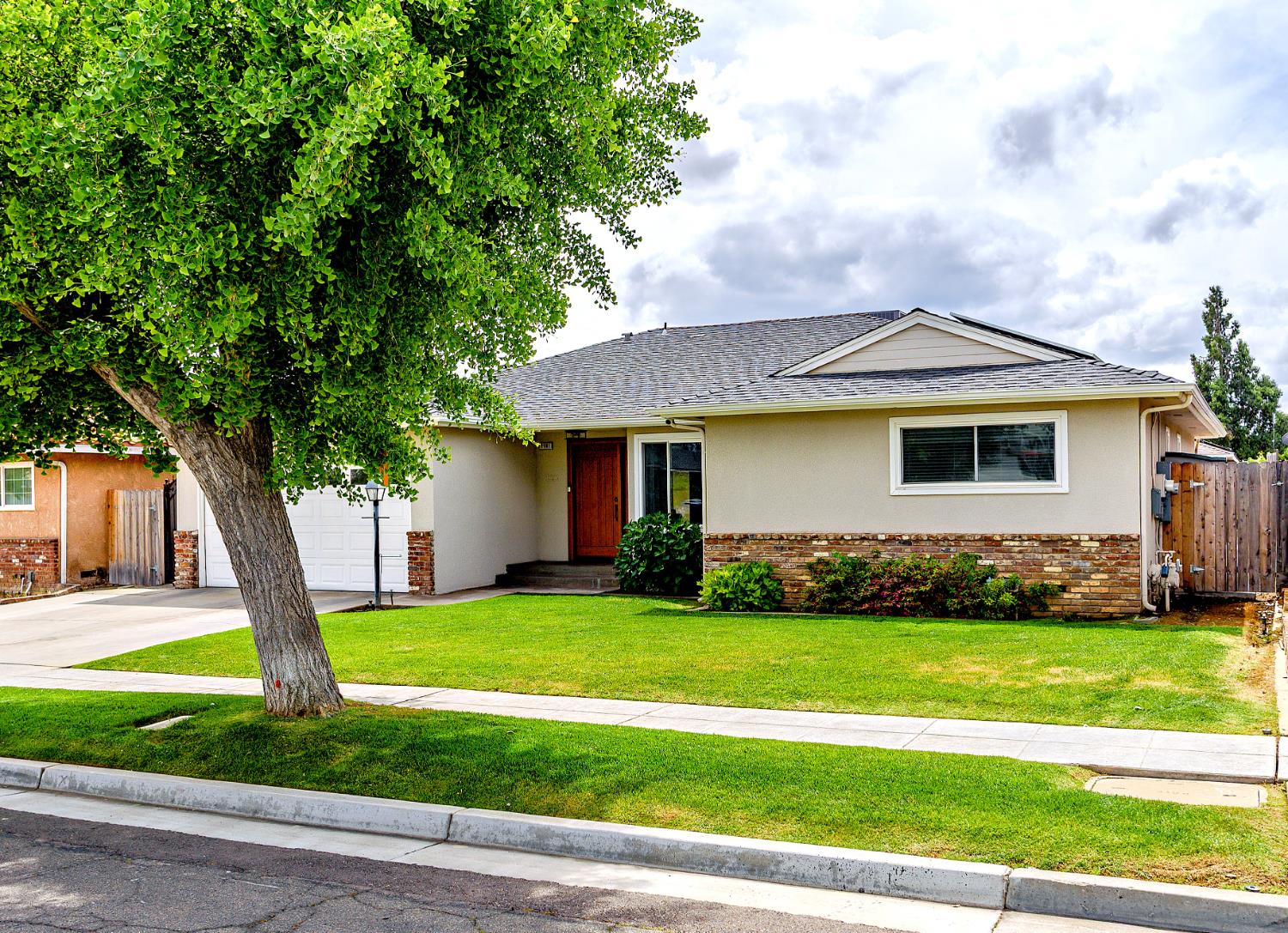 1461 E Vartikian Ave, Fresno, CA 93710