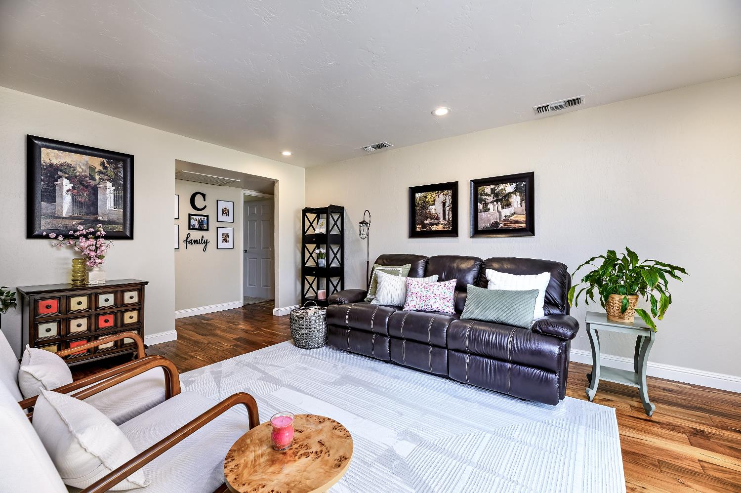 1461 E Vartikian Ave, Fresno, CA 93710