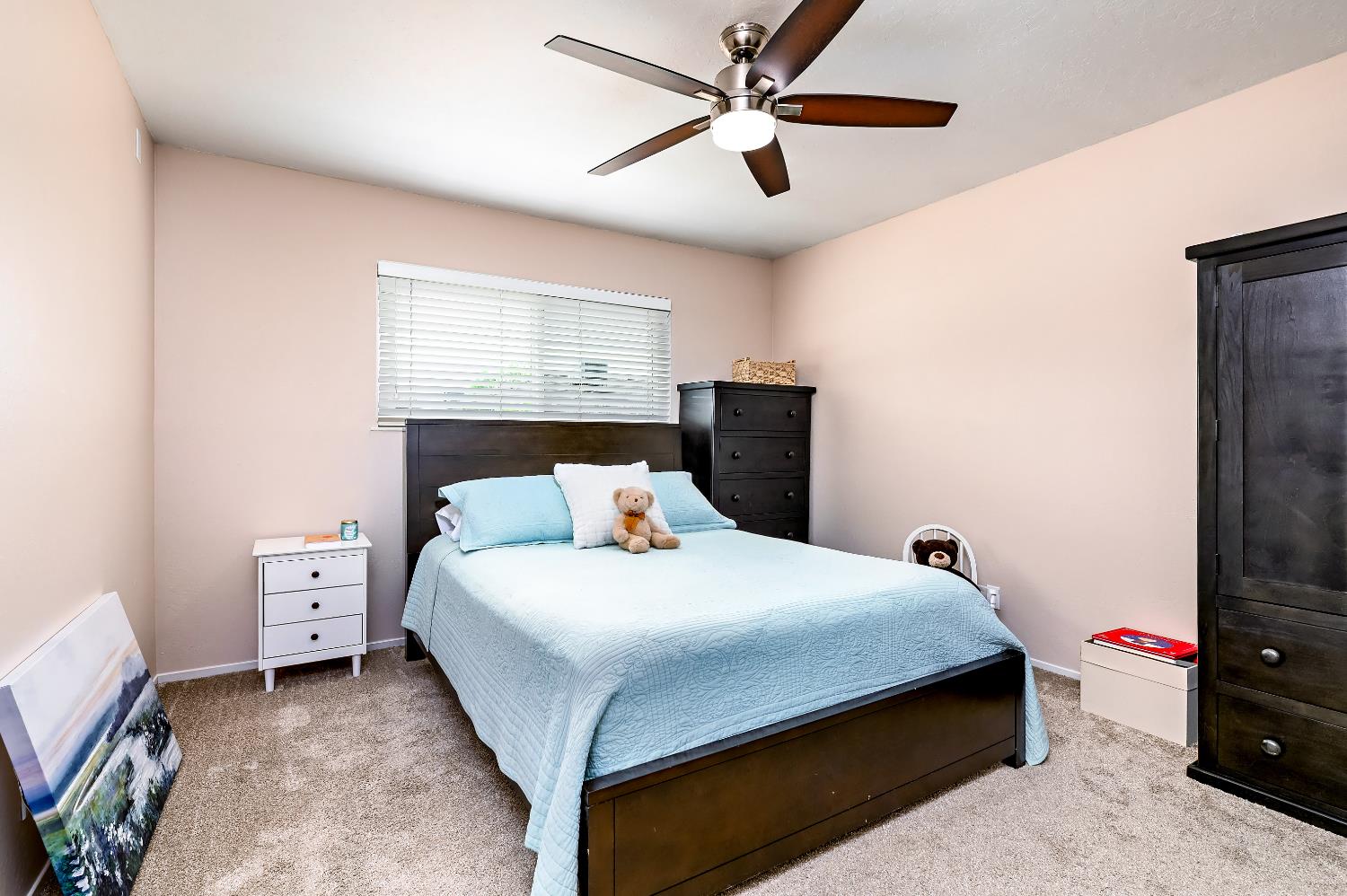 1461 E Vartikian Ave, Fresno, CA 93710