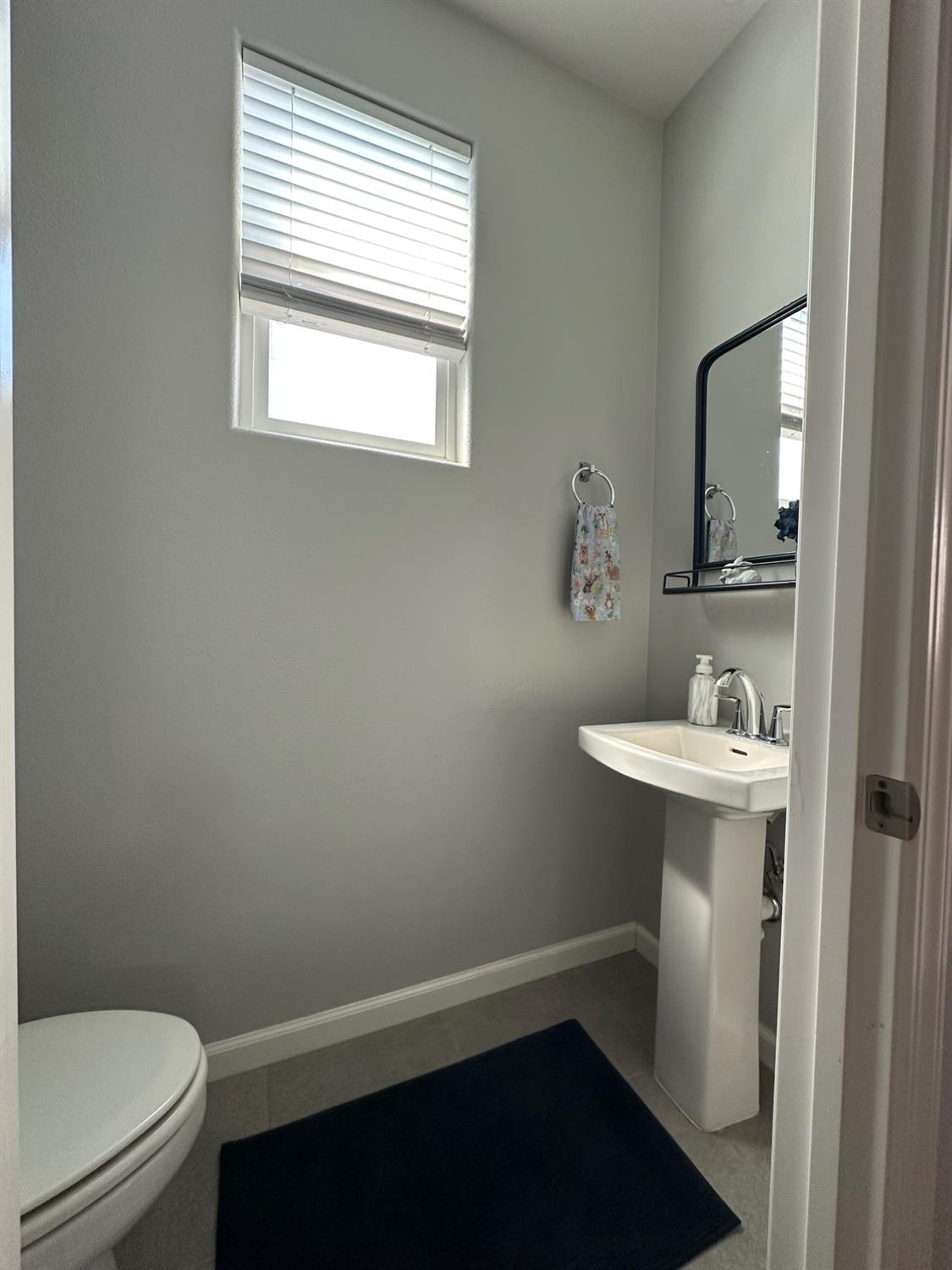 6347 N Alta Vista Ln, Fresno, CA 93722