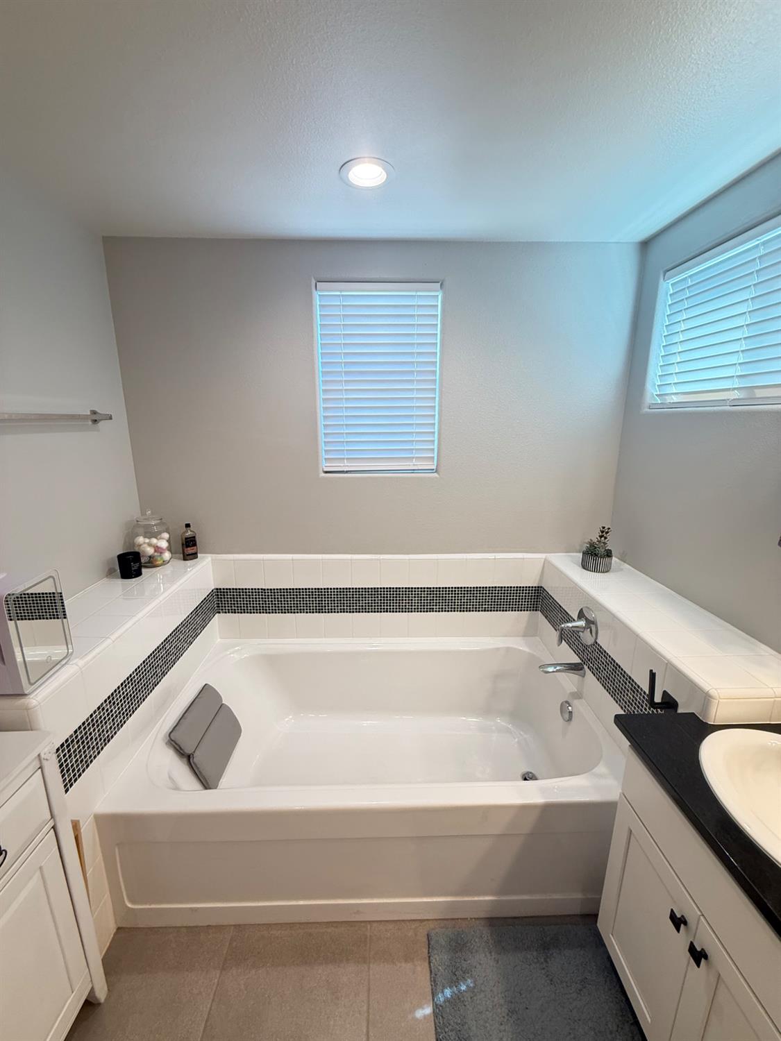 6347 N Alta Vista Ln, Fresno, CA 93722