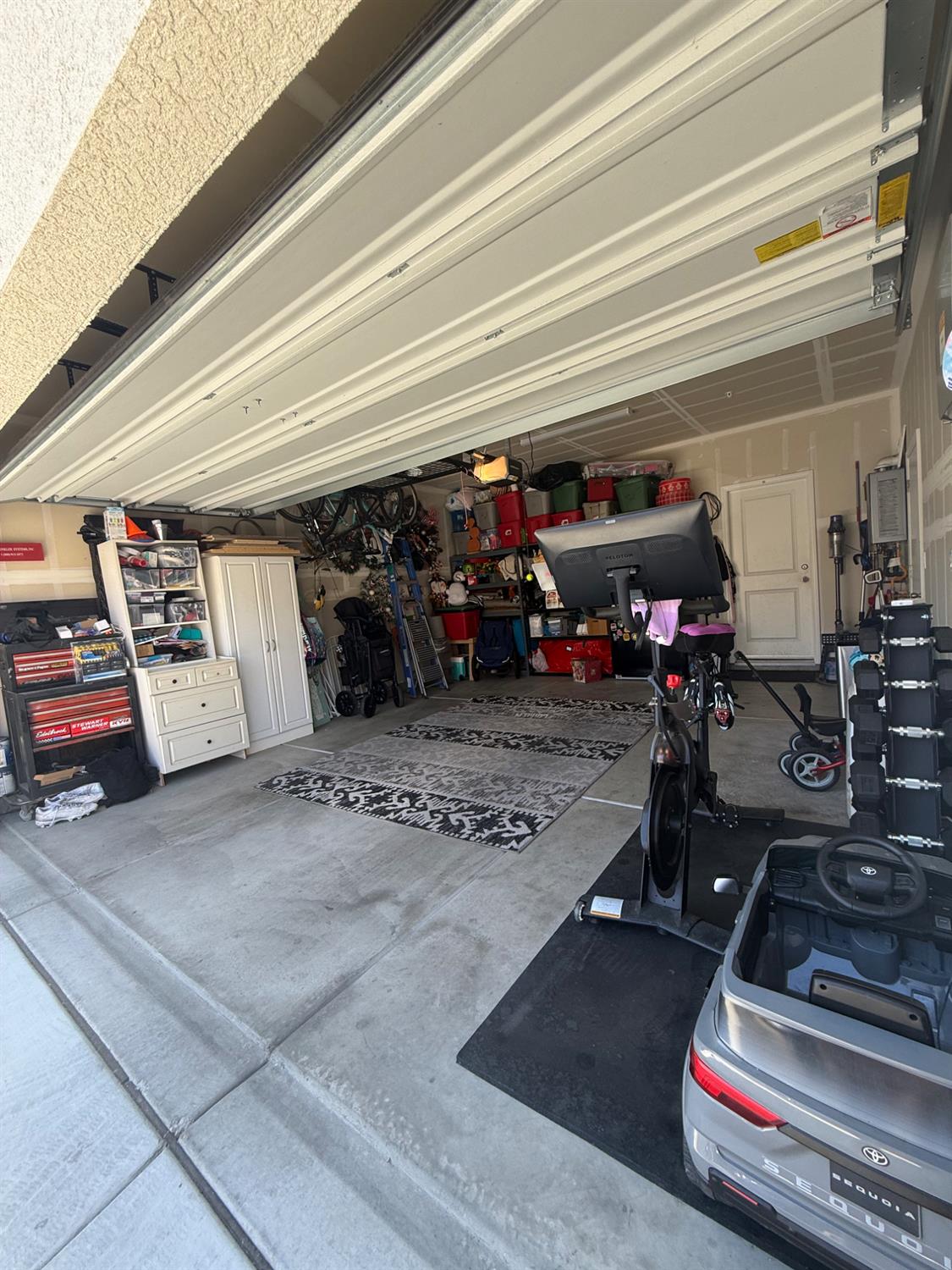 6347 N Alta Vista Ln, Fresno, CA 93722