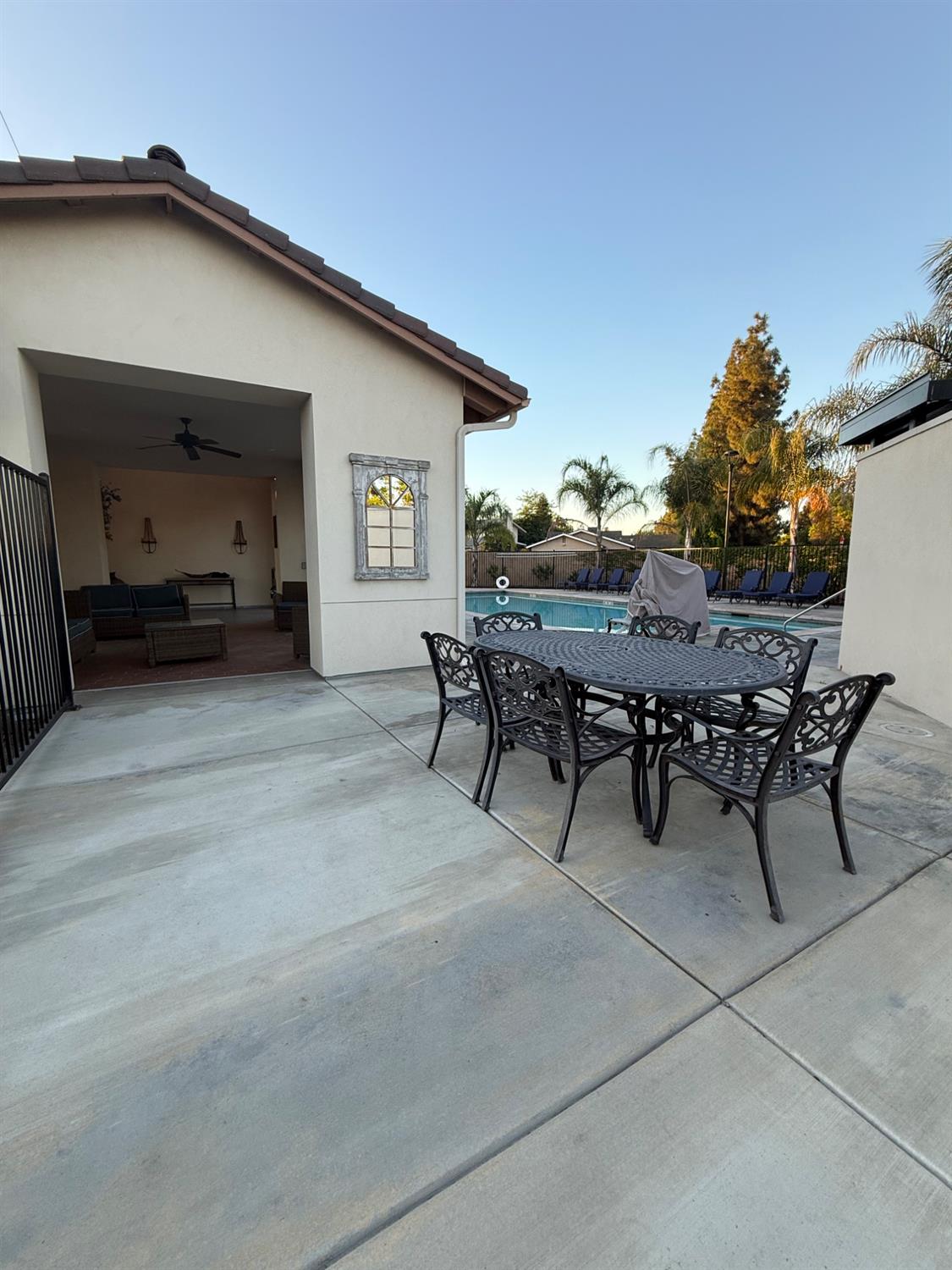 6347 N Alta Vista Ln, Fresno, CA 93722