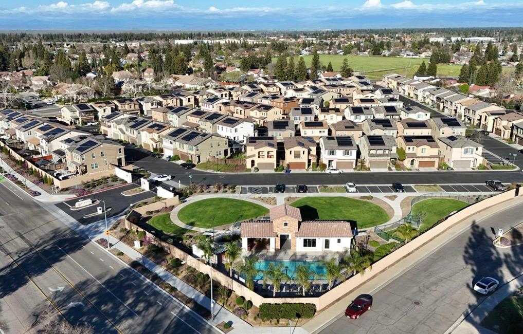 6347 N Alta Vista Ln, Fresno, CA 93722