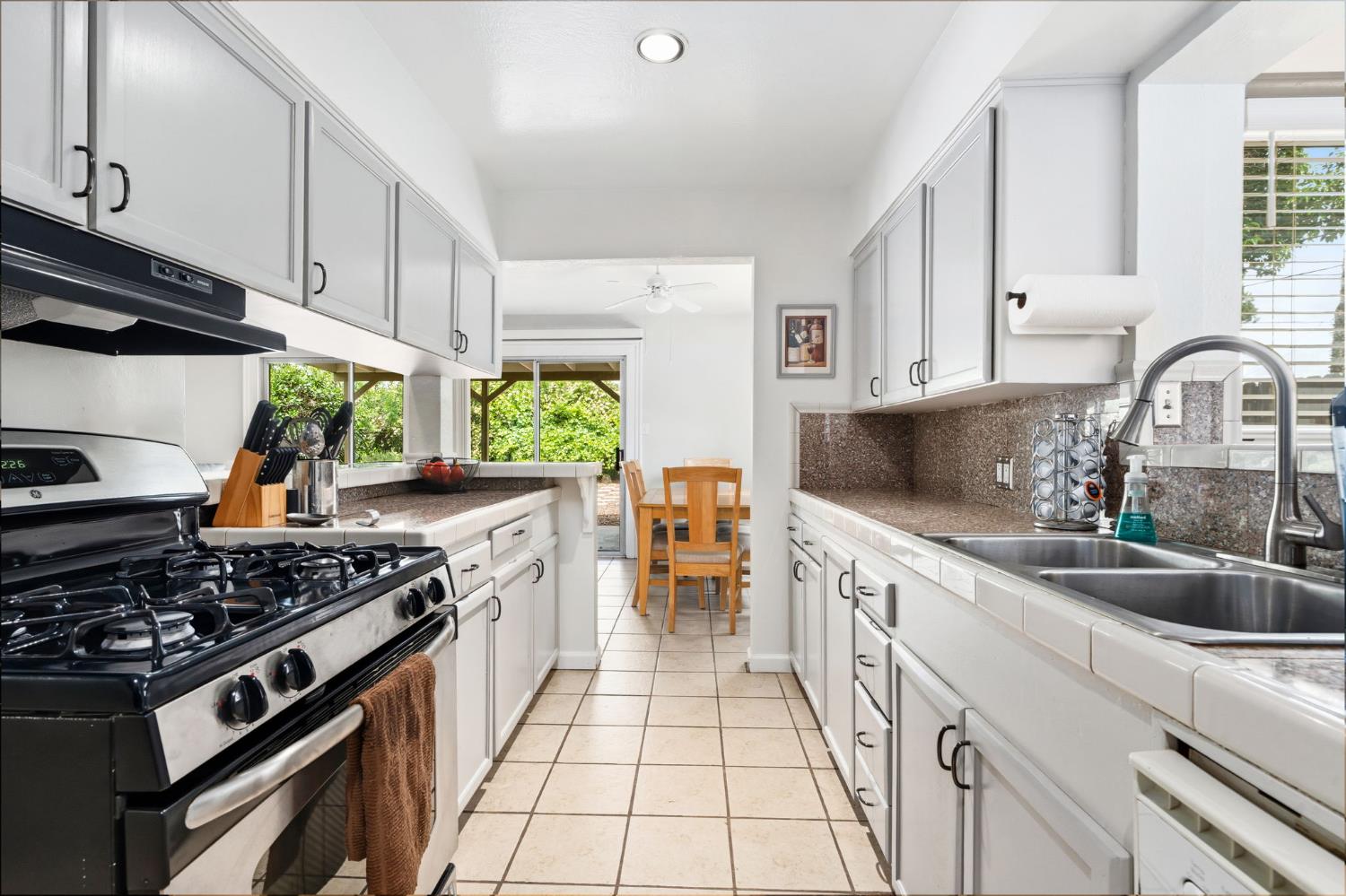 1203 E Simpson Ave, Fresno, CA 93704