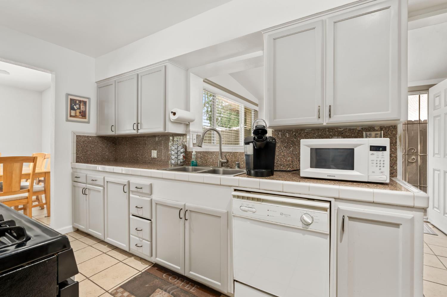 1203 E Simpson Ave, Fresno, CA 93704