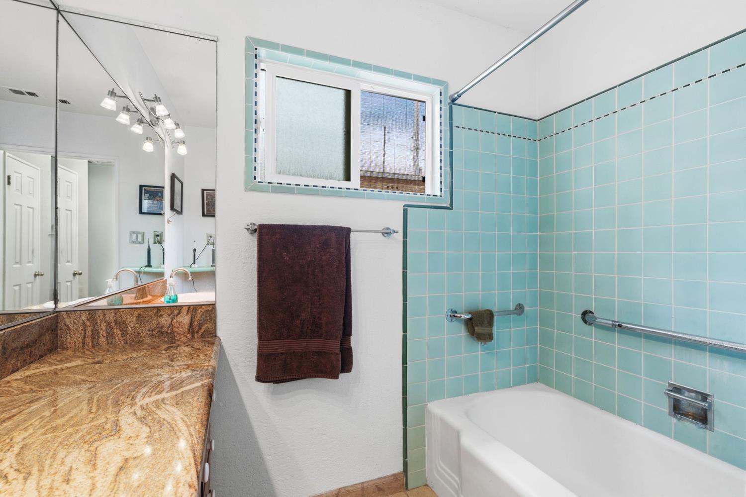 1203 E Simpson Ave, Fresno, CA 93704