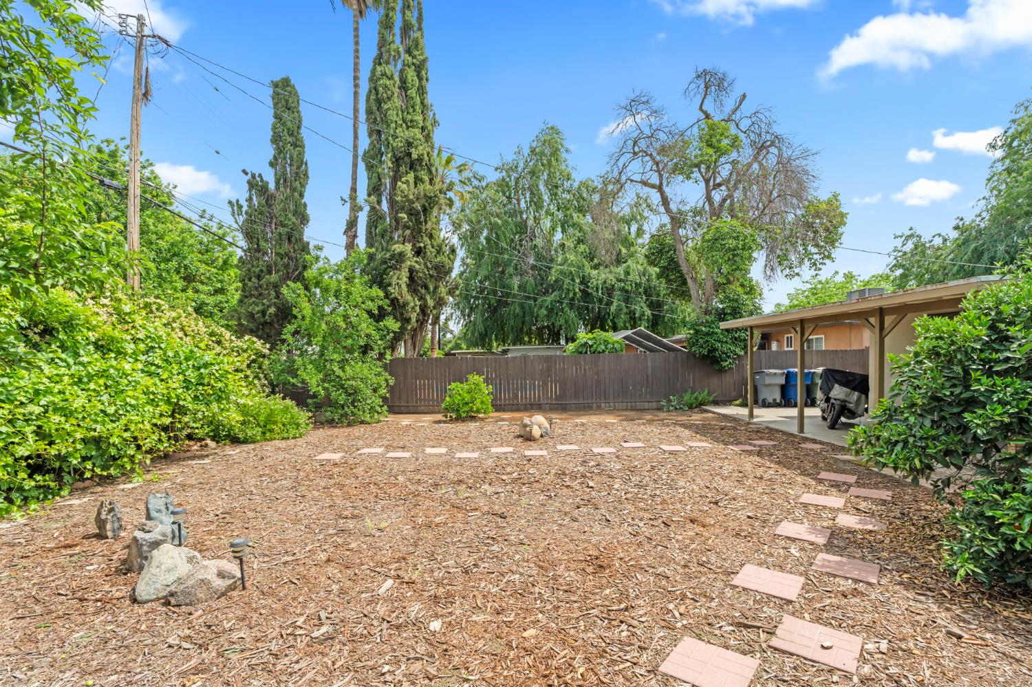 1203 E Simpson Ave, Fresno, CA 93704