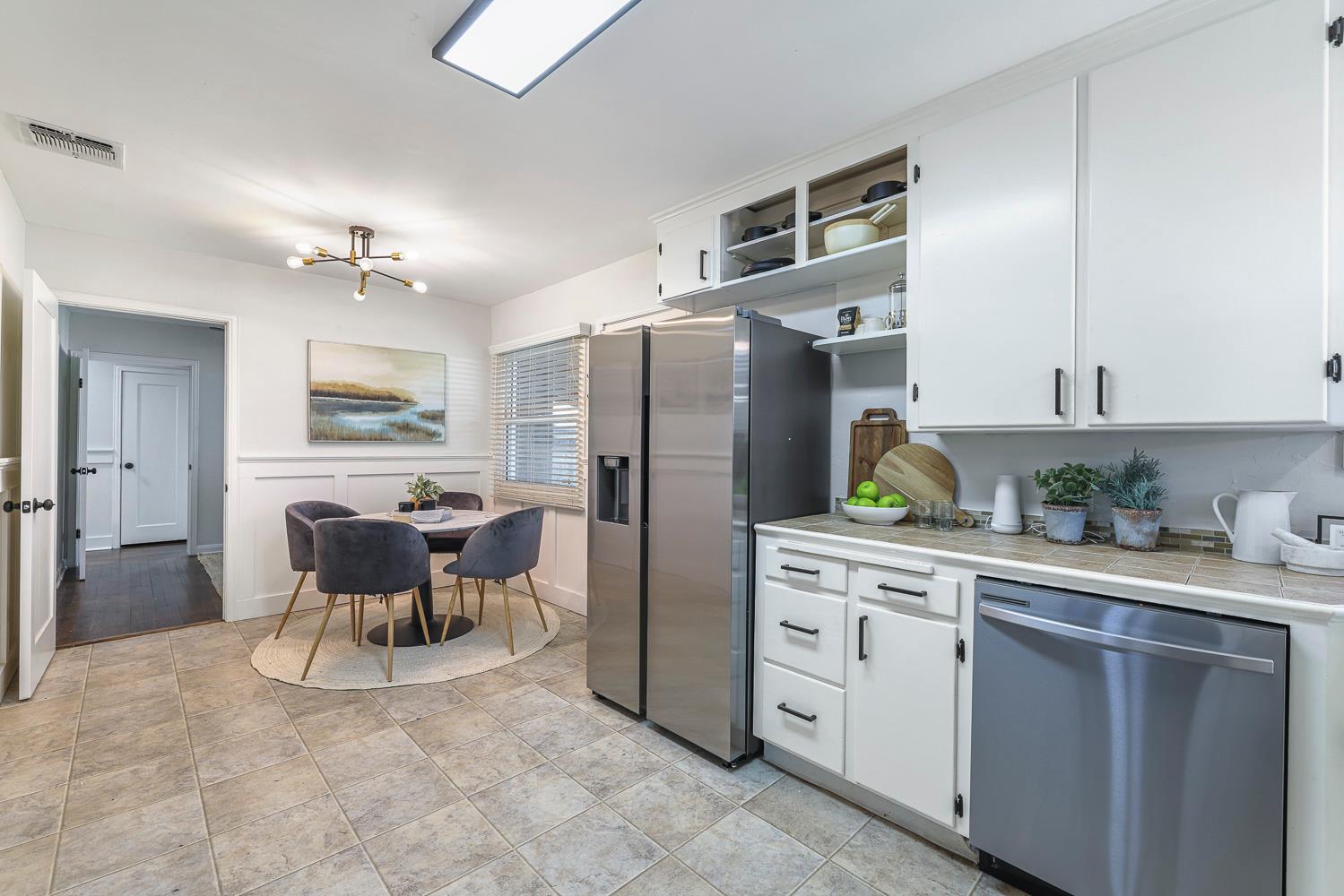 913 E Garland Ave, Fresno, CA 93704