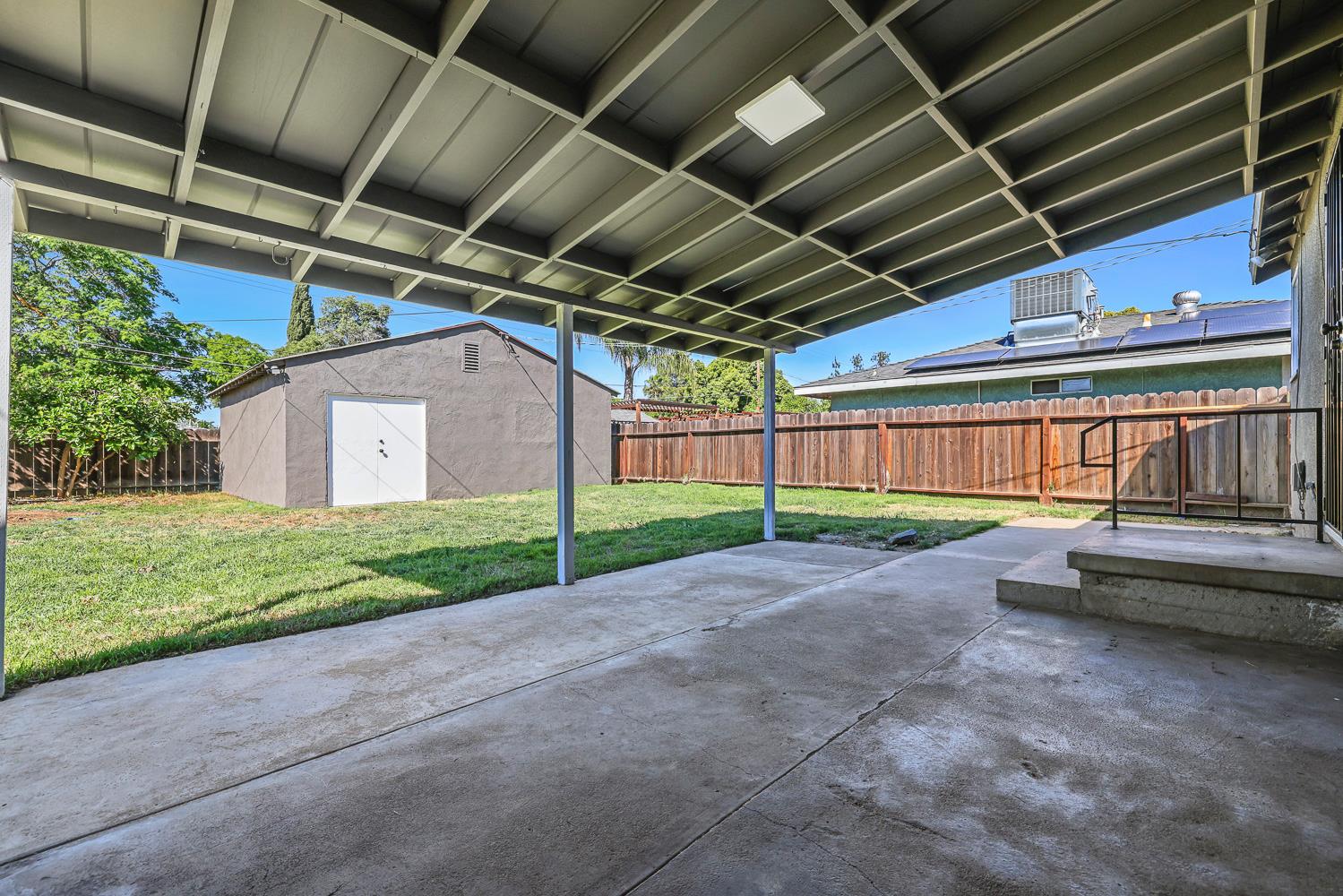 913 E Garland Ave, Fresno, CA 93704