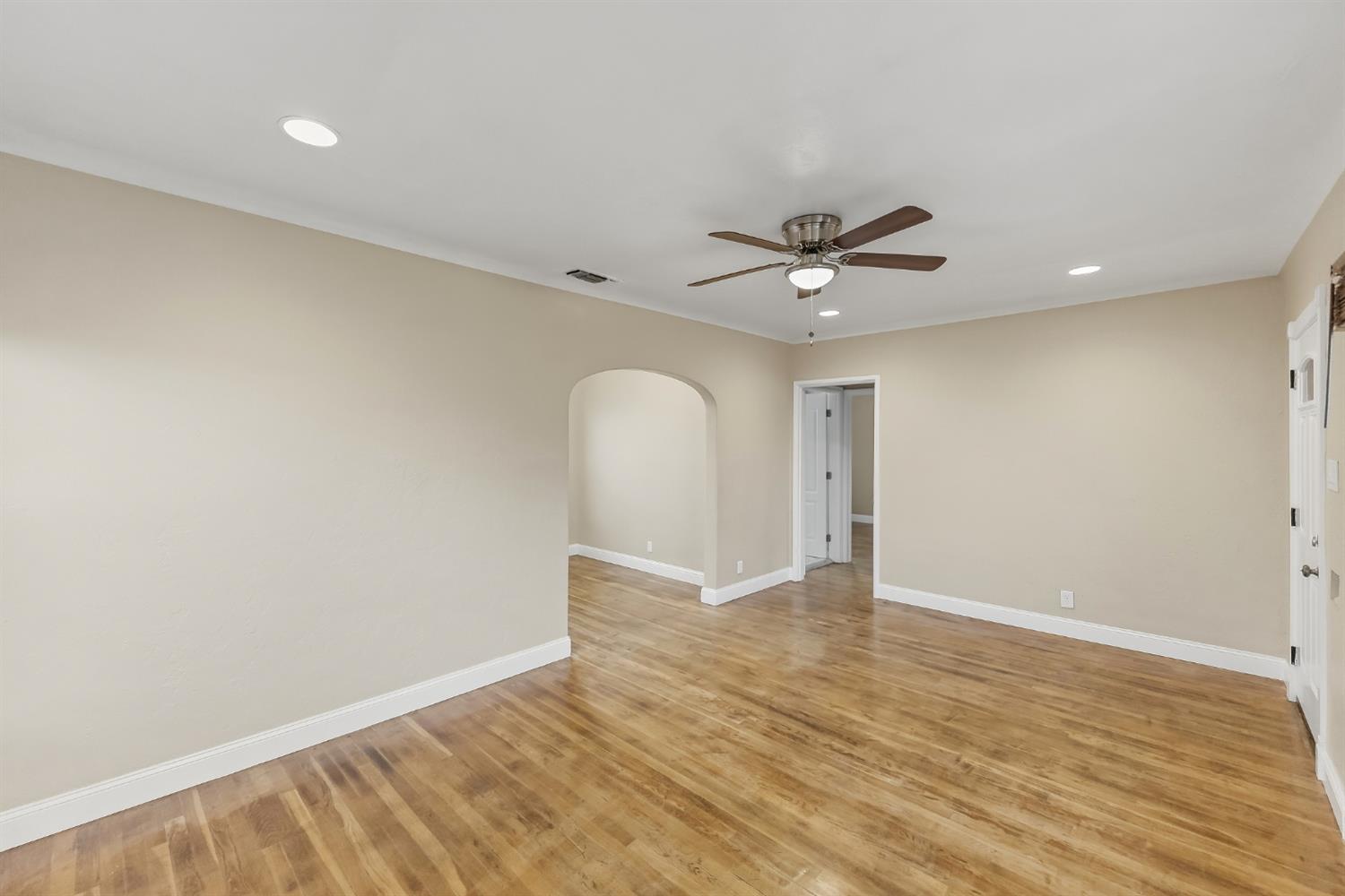 3070 E Peralta Way, Fresno, CA 93703