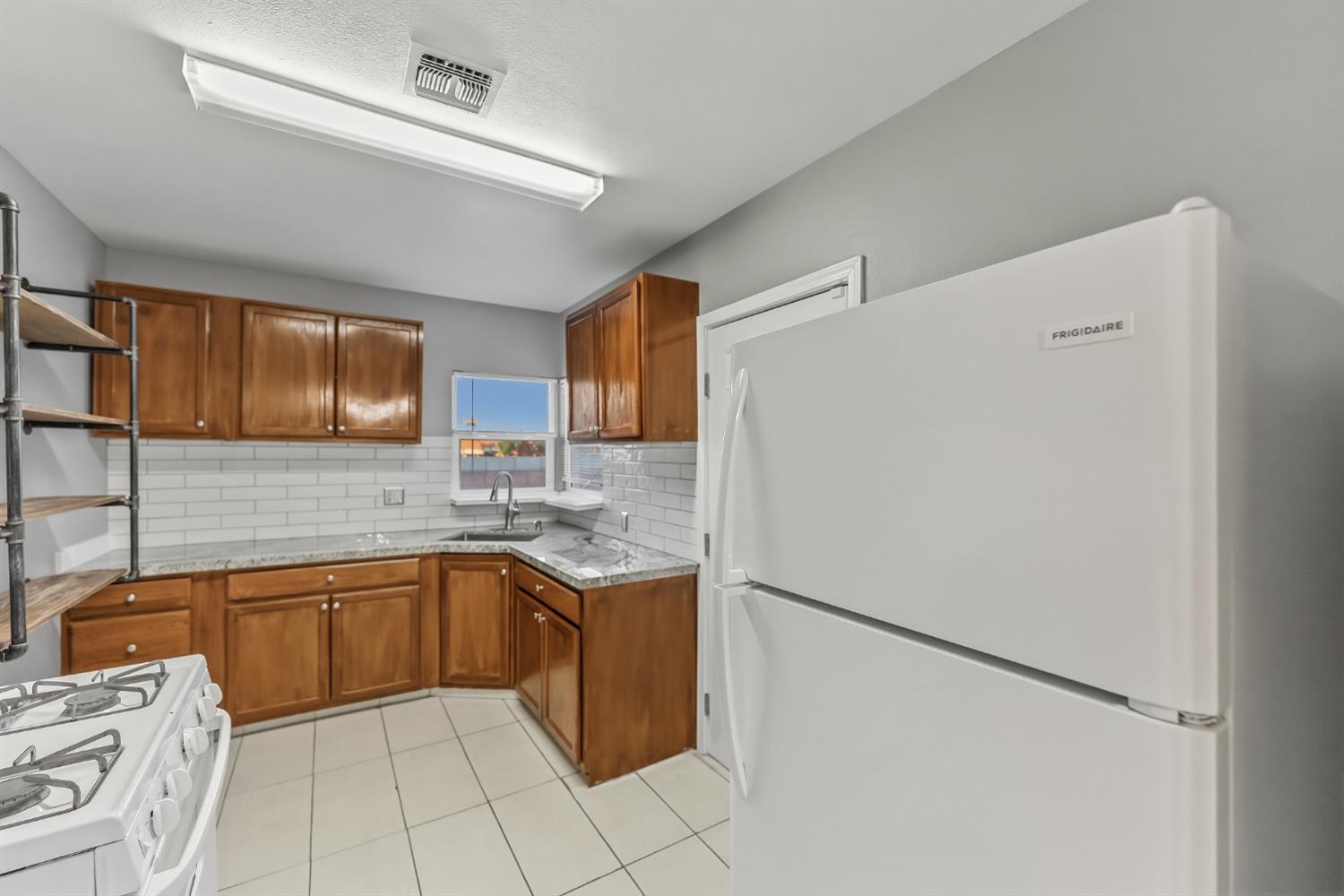 3070 E Peralta Way, Fresno, CA 93703