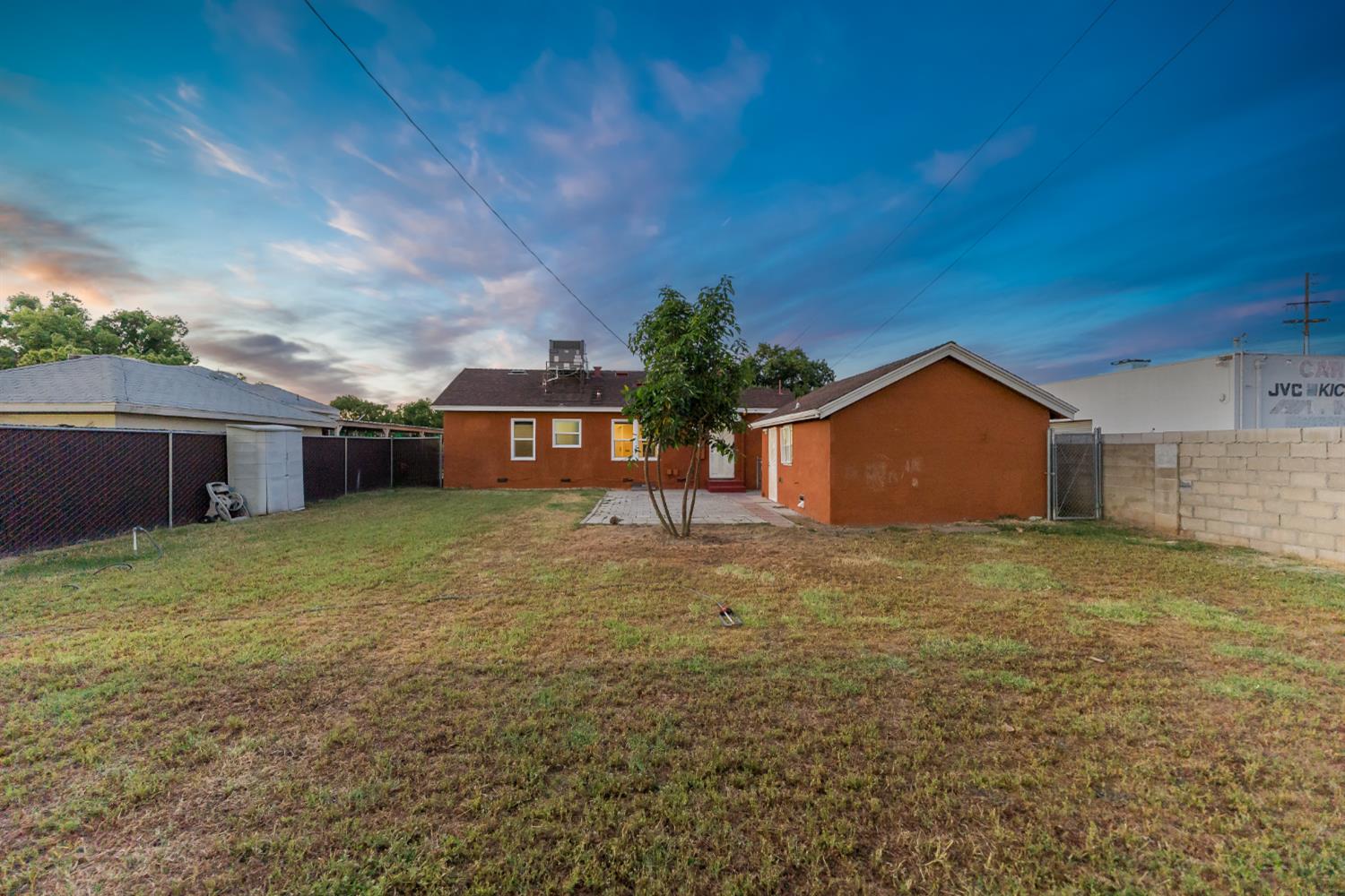 3070 E Peralta Way, Fresno, CA 93703