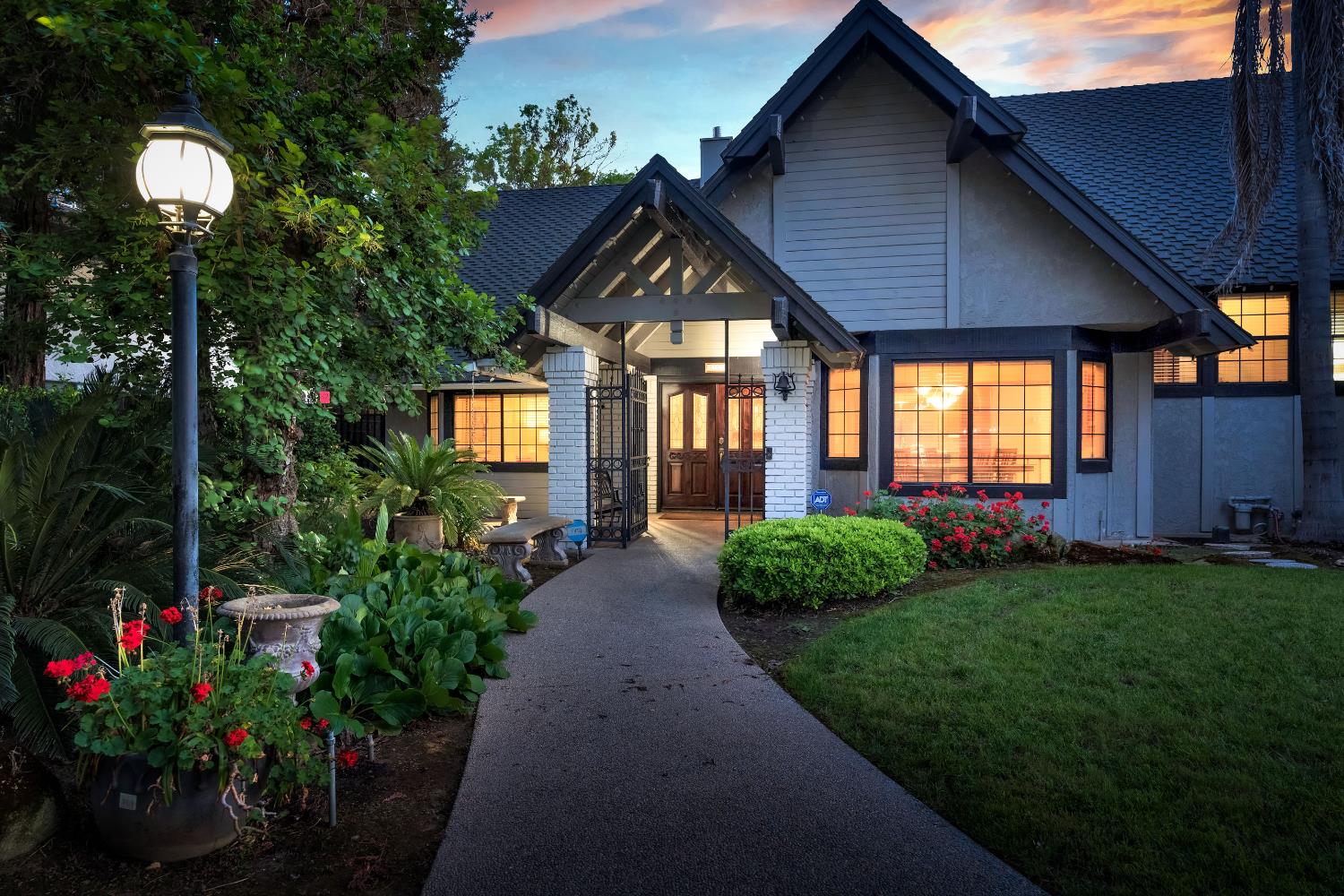 327 E Audubon Dr, Fresno, CA 93720