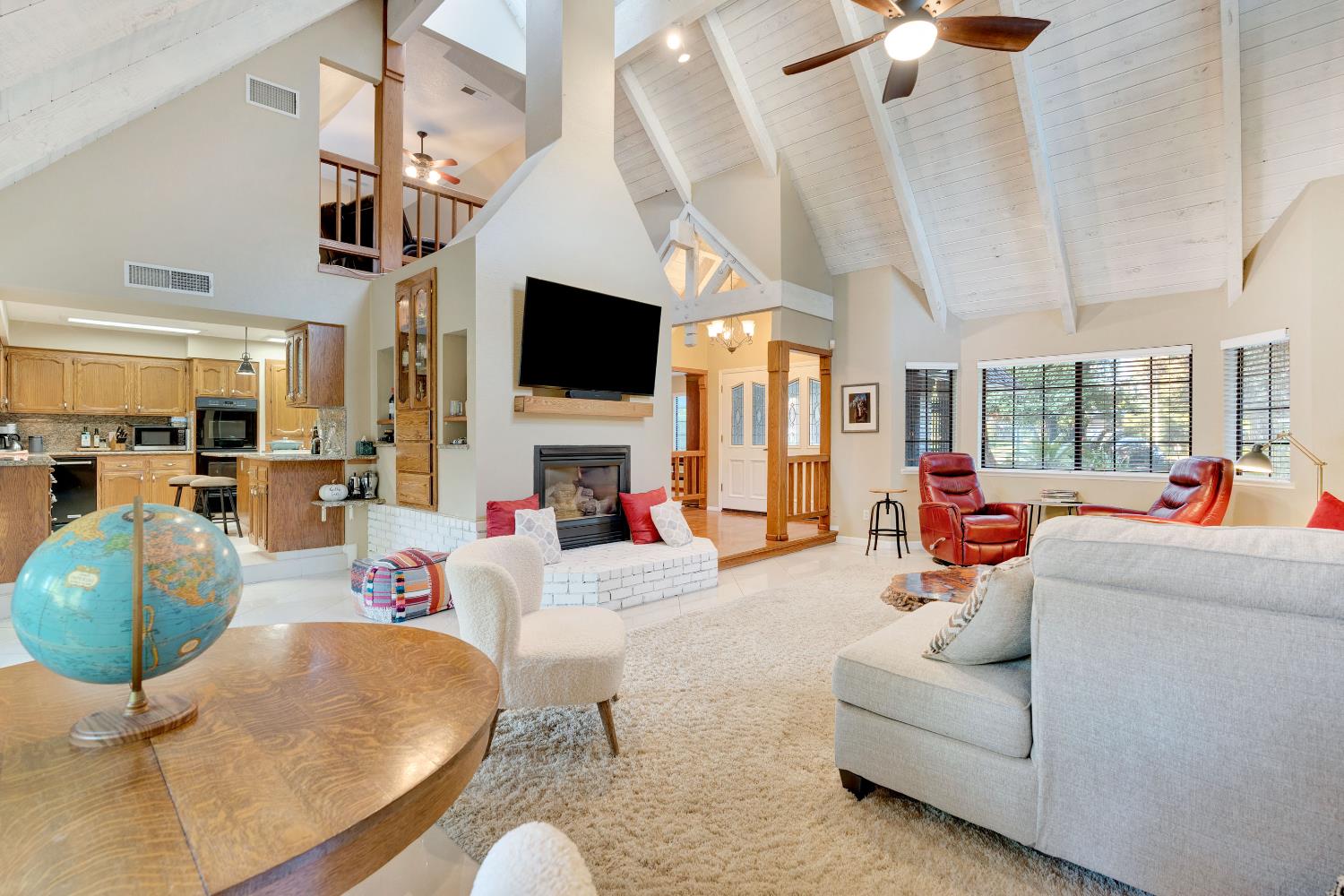 327 E Audubon Dr, Fresno, CA 93720