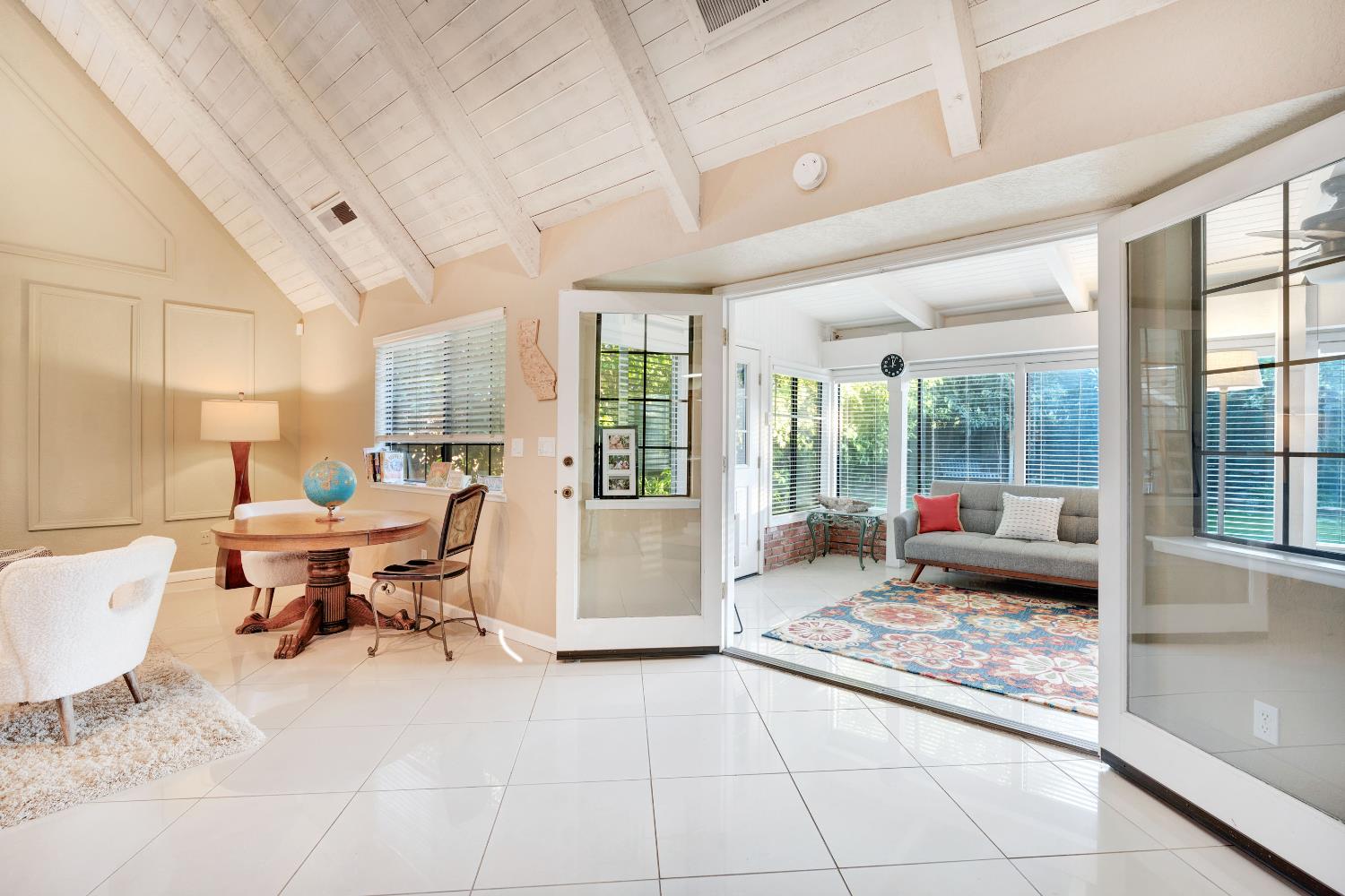 327 E Audubon Dr, Fresno, CA 93720