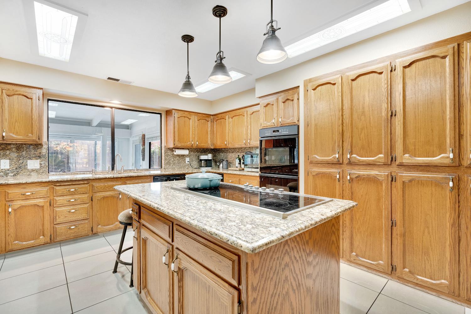 327 E Audubon Dr, Fresno, CA 93720