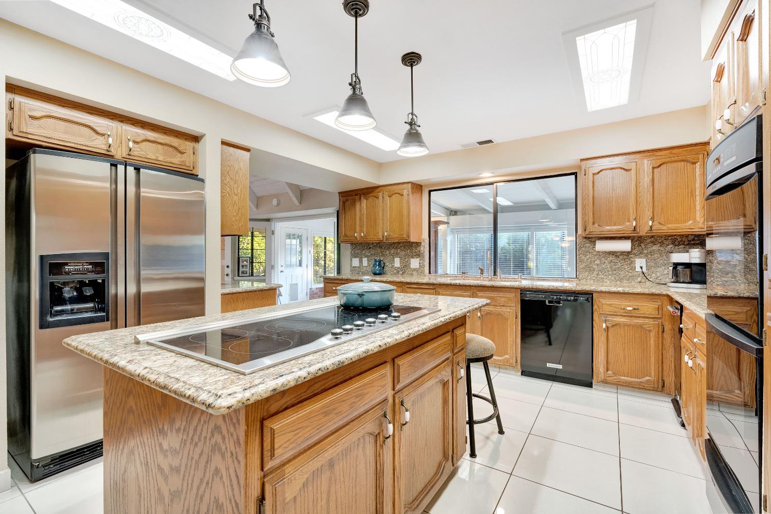 327 E Audubon Dr, Fresno, CA 93720