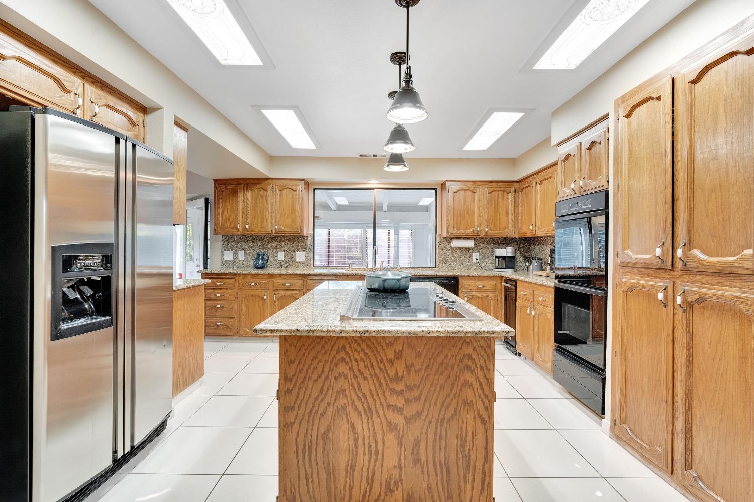 327 E Audubon Dr, Fresno, CA 93720