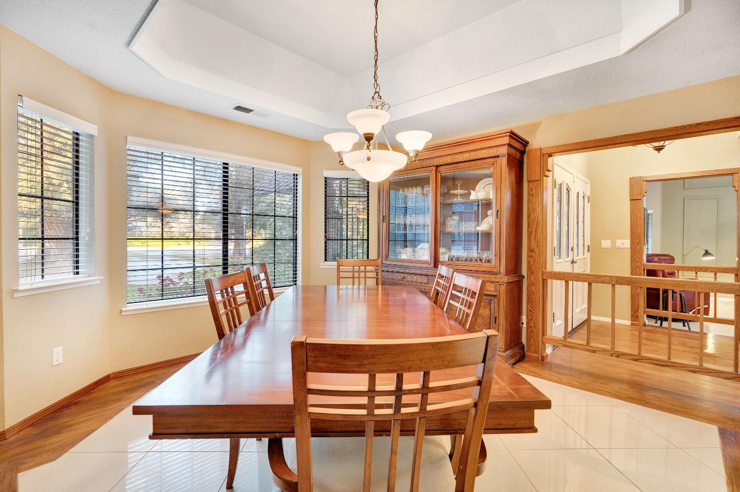 327 E Audubon Dr, Fresno, CA 93720