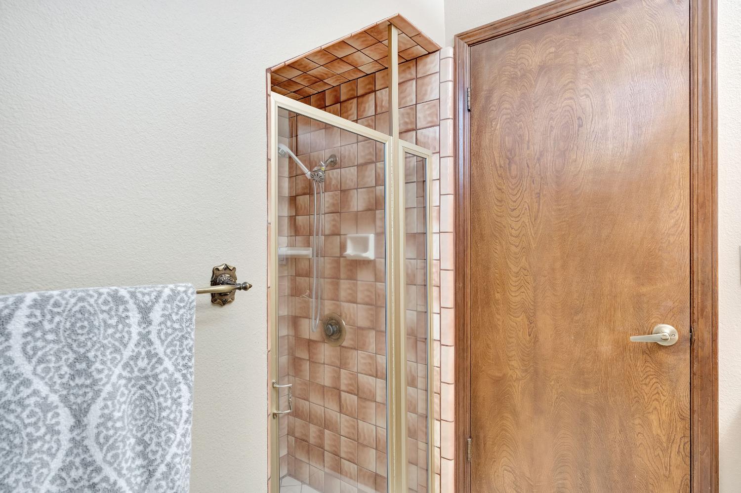 327 E Audubon Dr, Fresno, CA 93720