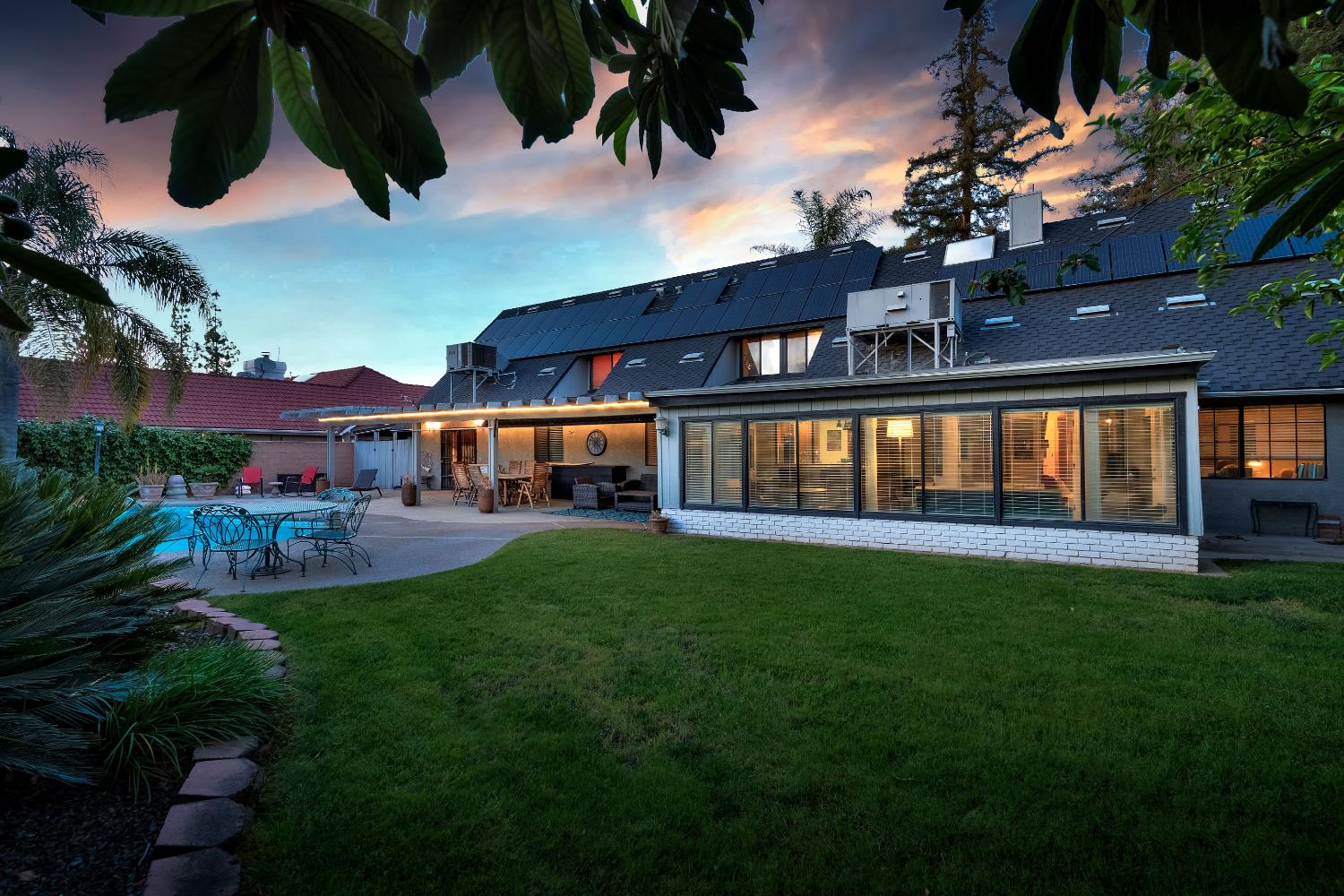 327 E Audubon Dr, Fresno, CA 93720