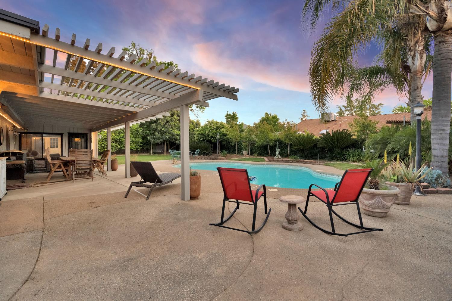 327 E Audubon Dr, Fresno, CA 93720