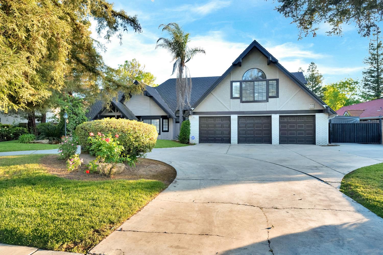 327 E Audubon Dr, Fresno, CA 93720