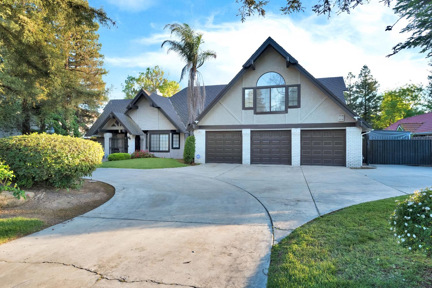 327 E Audubon Dr, Fresno, CA 93720