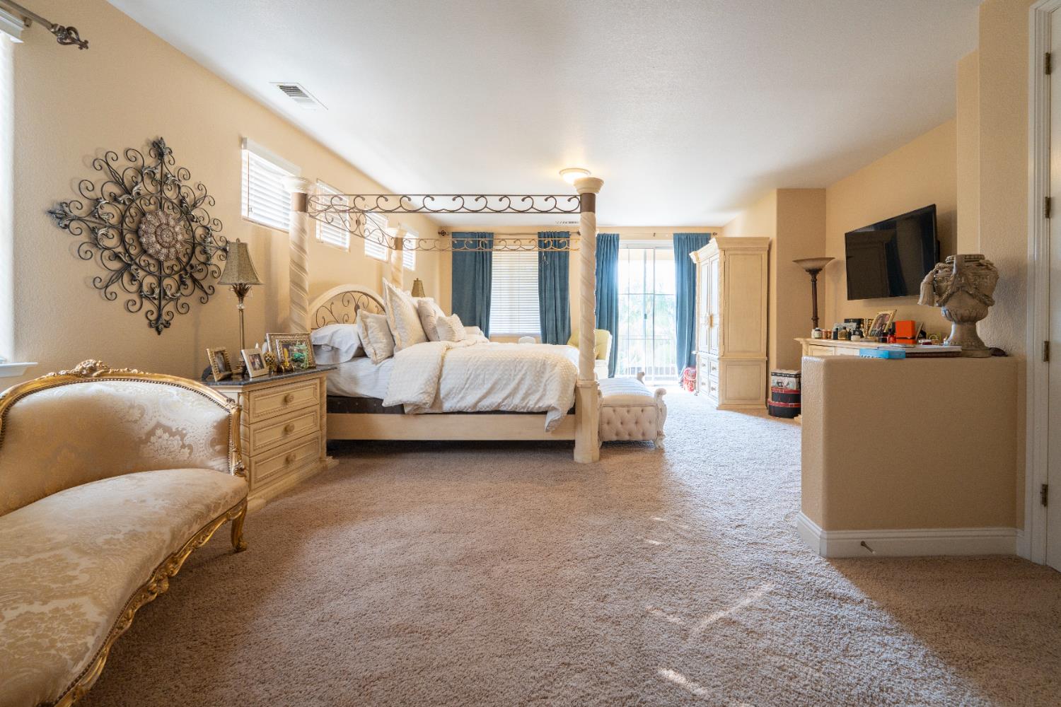 9655 N Willey Ct, Fresno, CA 93720