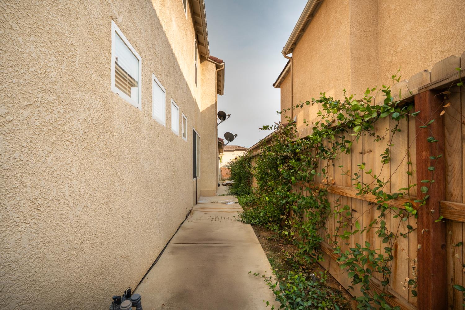 9655 N Willey Ct, Fresno, CA 93720