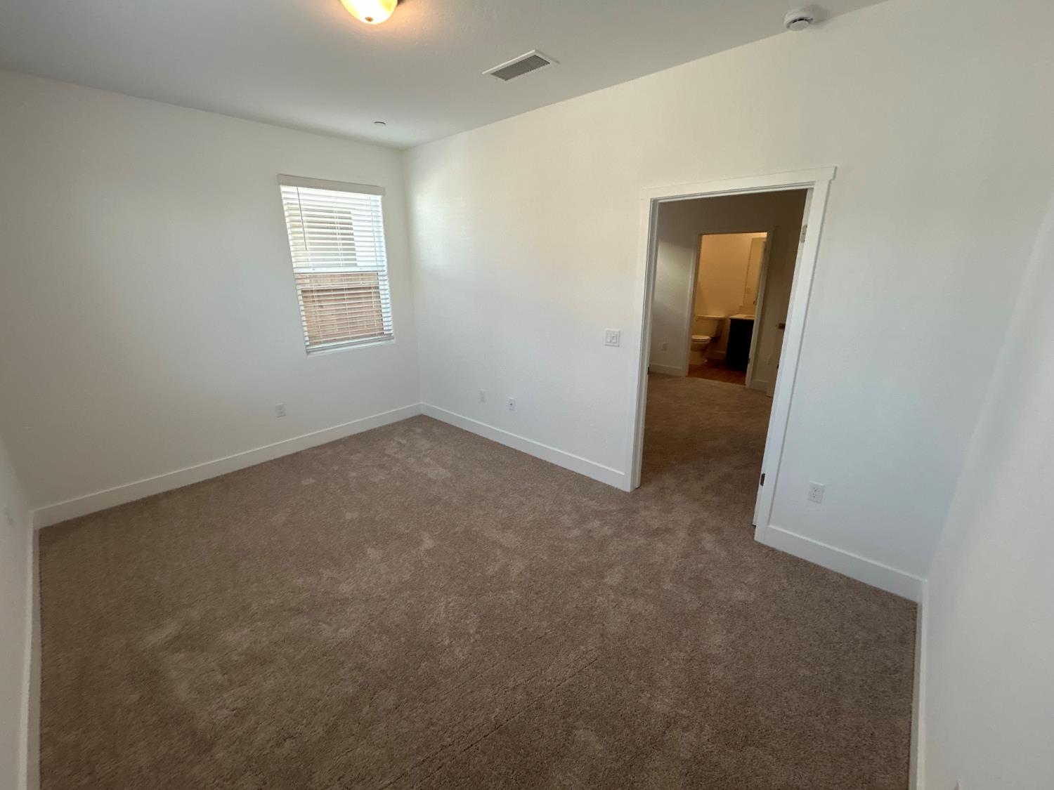 2813 E Corteza Dr, Fresno, CA 93730