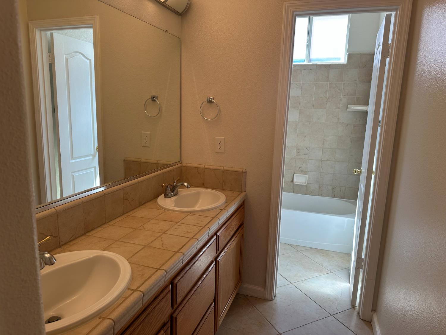 2523 E Cole Ave, Fresno, CA 93720