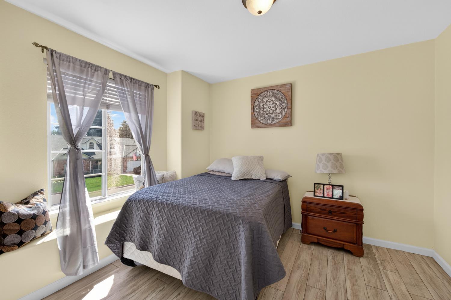 2384 E Quincy Ave, Fresno, CA 93720