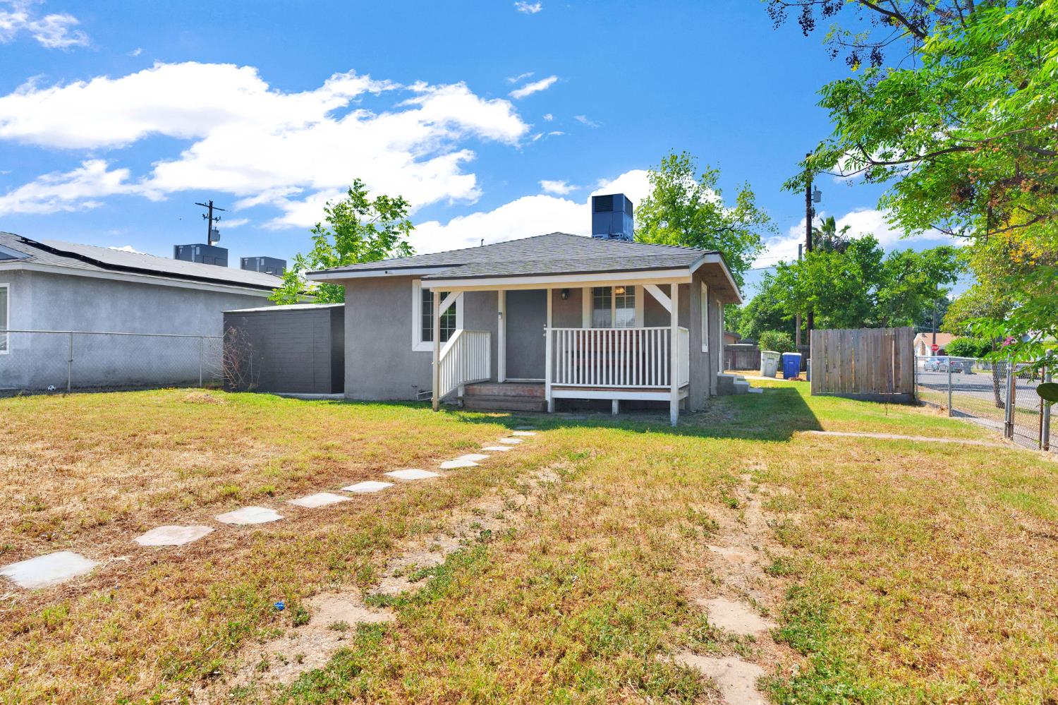 4104 E Madison Ave, Fresno, CA 93702