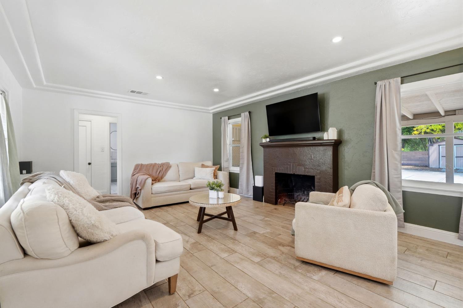 2142 N Wilson Ave, Fresno, CA 93704