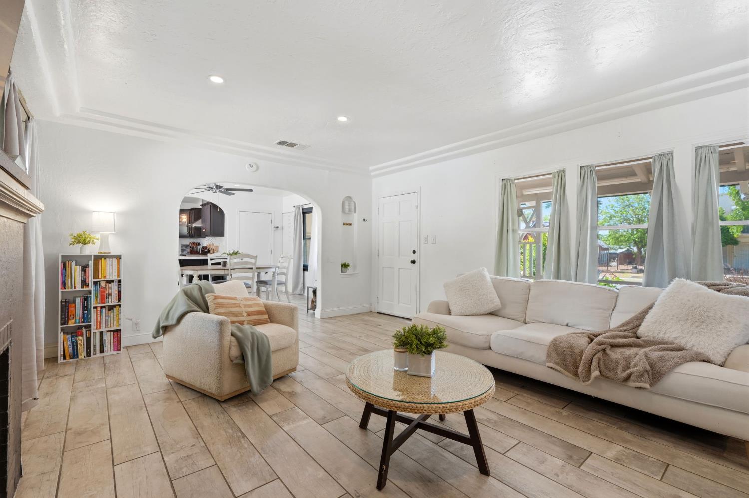 2142 N Wilson Ave, Fresno, CA 93704