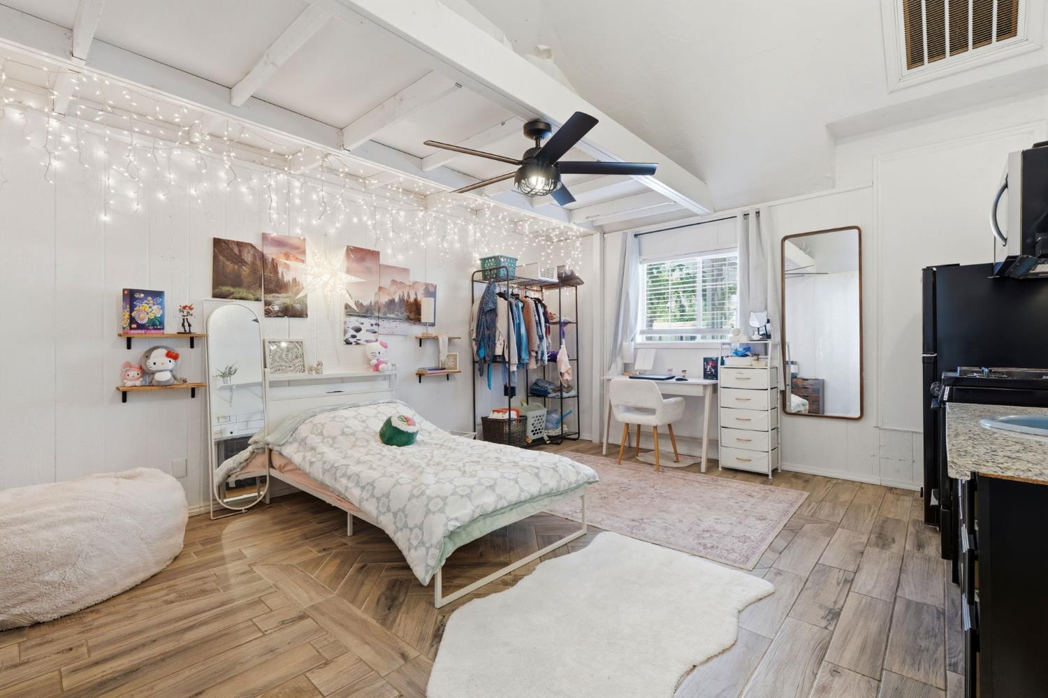 2142 N Wilson Ave, Fresno, CA 93704