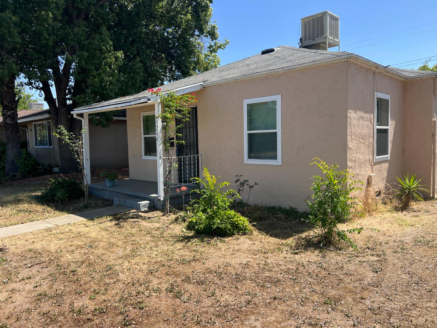 3244 E Pine Ave, Fresno, CA 93703