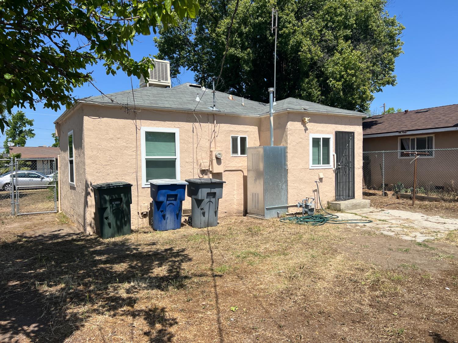 3244 E Pine Ave, Fresno, CA 93703