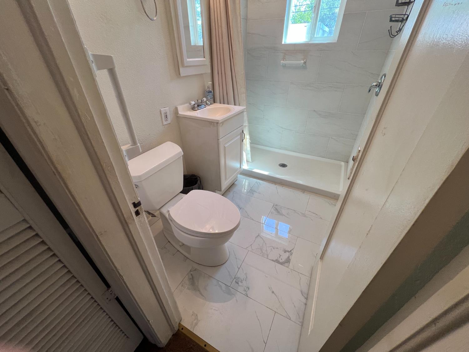 3244 E Pine Ave, Fresno, CA 93703