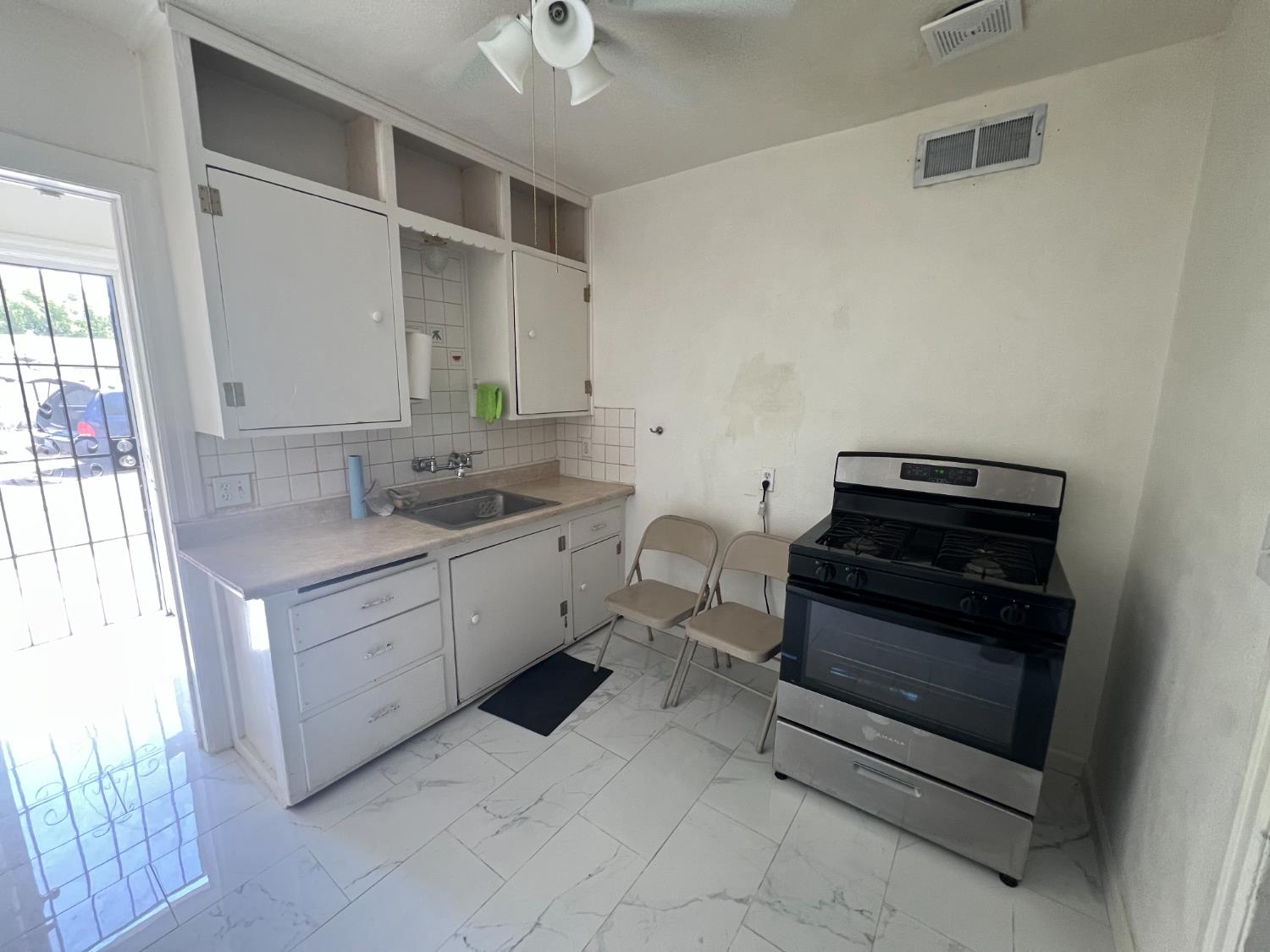 3244 E Pine Ave, Fresno, CA 93703